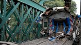 Video: así continúan retirando los restos tras el choque de trenes en Palermo