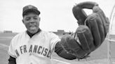 Fans honor Willie Mays' memory at Giants vs. Cardinals game