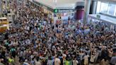 El espectacular preámbulo en el aeropuerto con la afición