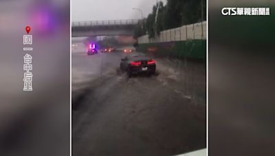 豪雨狂炸！國一后里段淹水 「2車慘受困」急派拖車