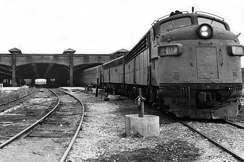 Amtrak Indianapolis services through time - Trains