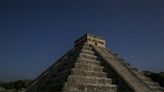 El fenómeno de la serpiente lunar ilumina a la zona arqueológica mexicana de Chichén Itzá