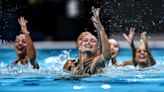 Las atletas de natación sincronizada revelan cómo mantienen perfectos su peinado y maquillaje