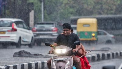 Delhi rains: Monsoon hasn’t even arrived, but waterlogging leaves car submerged in water, traffic snarling | Watch | Today News