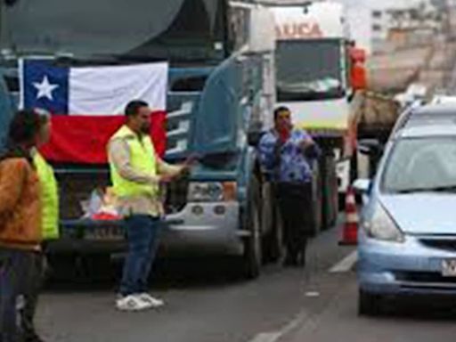 Huelga de camioneros chilenos en el norte del país en reclamo ante el crimen y la violencia en las rutas