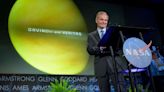 Bill Nelson, jefe de la NASA: “Queremos proteger el agua de la Luna para impedir que China se apodere de ella”