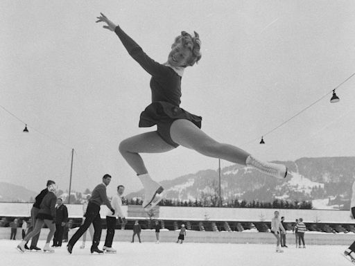 Sjoukje Dijkstra, Olympic gold-winning figure skater who later toured with a circus – obituary