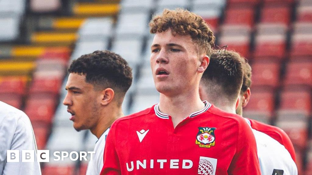 Harry Dean: Teenage defender signs first Wrexham deal