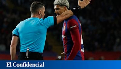 La maniobra de Laporta para que Araújo pague los platos rotos del Barça y justificar su venta