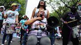 Crónica: La marcha de las madres que no pueden abrazar a sus hijos este 10 de mayo