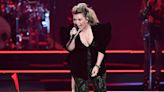 Kelly Clarkson Surprises Las Vegas Street Musician With Impromptu Performance: See the Sweet Moment!