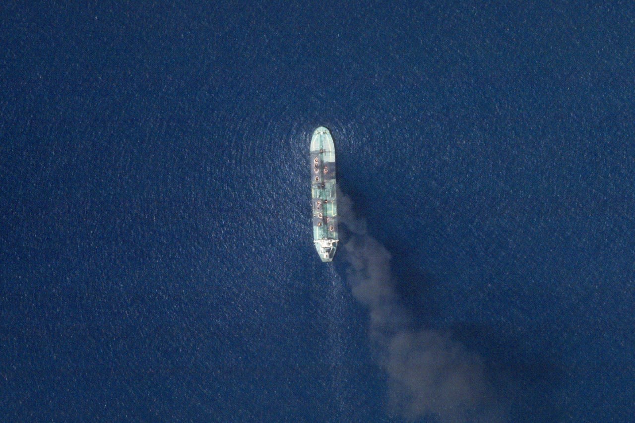 Salvagers abandon effort to tow burning oil tanker in Red Sea targeted by Yemen’s Houthi rebels