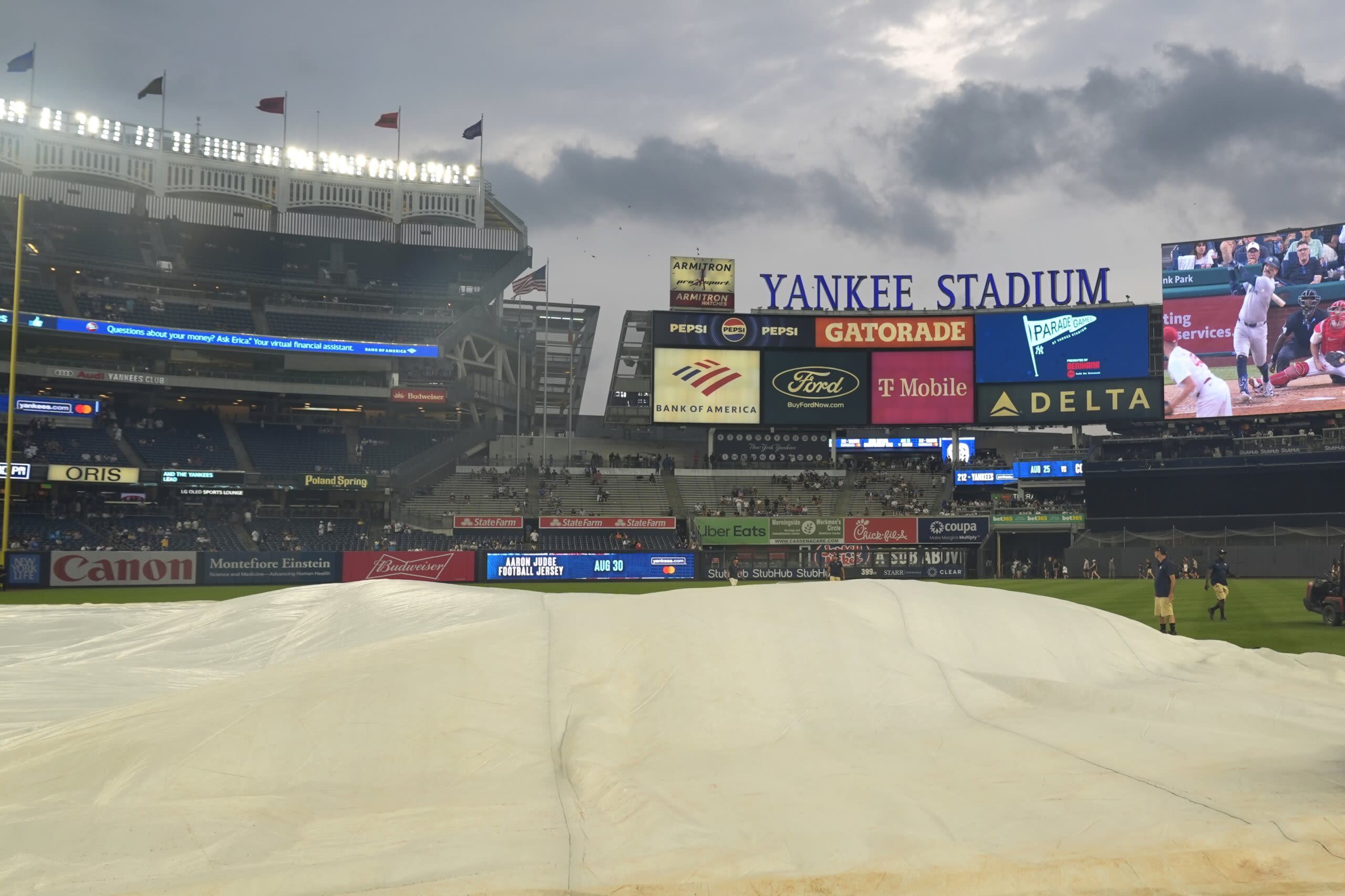 Some Yankee Stadium bleachers fans chant `U-S-A!’ during `O Canada’ before game against Blue Jays - WTOP News