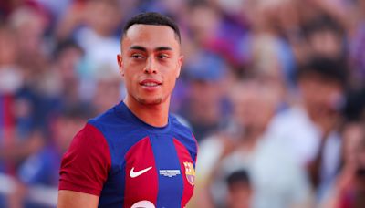 Barcelona defender Sergiño Dest joins PSV on free transfer