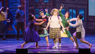 Review: HAIRSPRAY at Crown Theatre