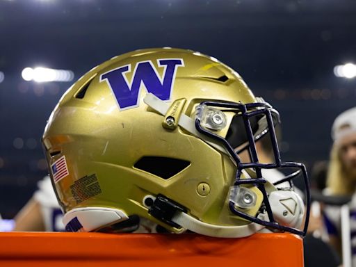College Football Recruiting - Washington beats out Notre Dame, UCLA for talented California athlete