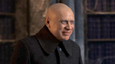 Wednesday Boss Says Fred Armisen Shaved His Head to Play Uncle Fester (And He's Only in One Episode)