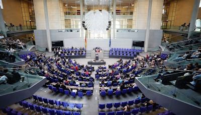 Spionage-Vorwürfe Bundestag debattiert über AfD-Kontakte zu Russland und China