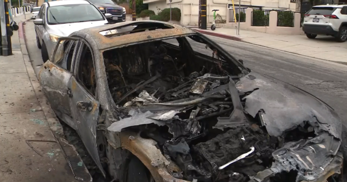 Arsonist sets fire to several cars in Chinatown