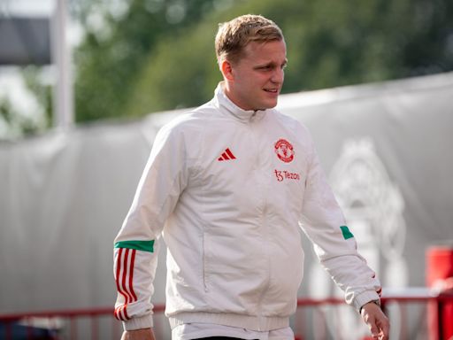 Donny van de Beek sends message to Manchester United fans ahead of exit