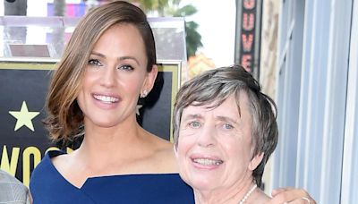 Jennifer Garner Shares the Parenting Tip She Got from Her Mom Pat That's 'Worth a Million Nos'