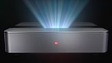 海信推出一款掛上徠卡經典紅標的短焦投影機Cine 1
