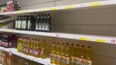El aceite de oliva virgen extra desaparece en algunas estanterías de supermercados de Bilbao