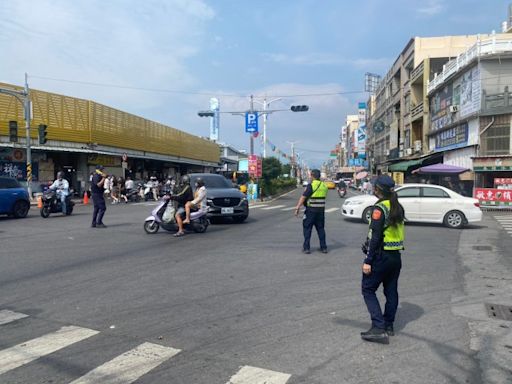 華僑市場假日人多車多東港警呼籲遵守交通切勿違規 | 蕃新聞