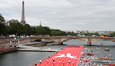 Emmanuel Macron dice que la ceremonia de apertura de París 2024 podría cambiarse en caso de amenaza terrorista