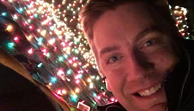 Lawyer's xmas lights turned neighbors against him, gets early present