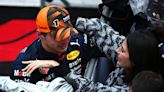 Max Verstappen y su novia Kelly Piquet celebran juntos su título de campeón del mundo de Fórmula 1