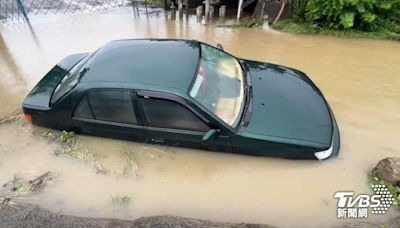 豪雨轟南部！高雄梓官「淹到小腿肚」 台南雷鳴閃電狂炸