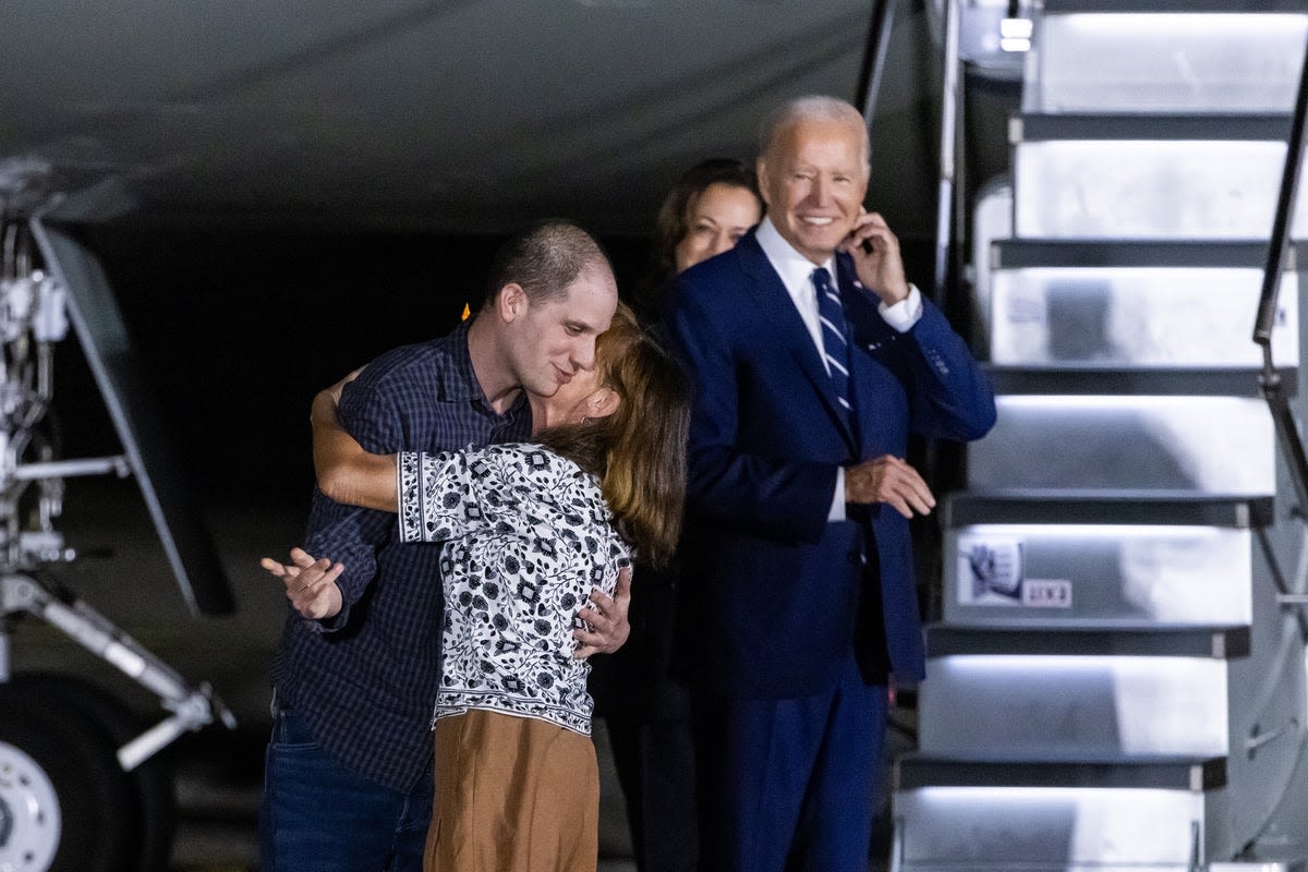 Election 2024 live: Harris and Biden greet prisoners released from Russia as Trump trashes swap deal