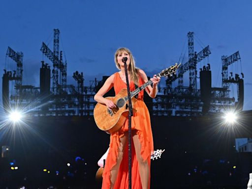 Taylor Swift Celebrates 113th Eras Tour Show With Acoustic Performance of 'Favorite Songs'