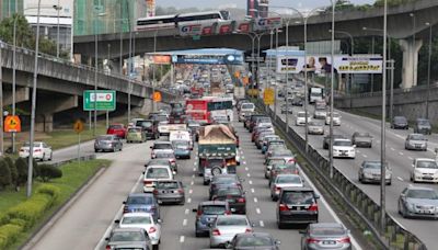 Lane closures, traffic diversions on KL-bound section of Federal Highway from July 26-28, 11pm to 5am, for LRT3 works, says project contractor