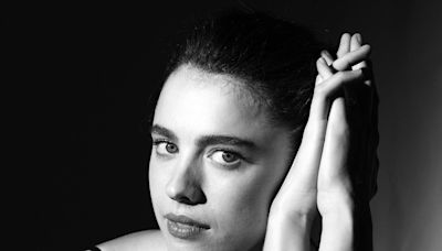 Com um papel atrás do outro, Margaret Qualley ainda está se acostumando a ser uma estrela