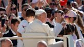 El papa dice que hay una "libertad mala" que "permite a los ricos explotar a los pobres"