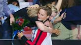 The lifeguard: Summer McIntosh's Olympian mom works to smooth waters for star swimmer | CBC Sports