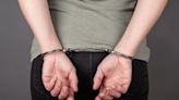 Hispana arrestada en Florida por embarrar a su hijo con excremento como castigo - La Opinión