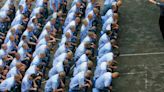 Esclavitud en China: cómo operan los funcionarios del régimen para someter a las minorías uigur a trabajos forzados en Xinjiang