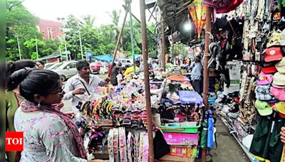 Hawkers in Race for Space on Bertram Street Pavements | Kolkata News - Times of India