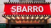 Sbarro: Dónde queda el local porteño, y el más grande del mundo, que la icónica pizzería neoyorquina abrió en la Argentina