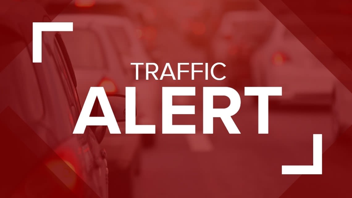 Crash closes Route 26 in Oxford