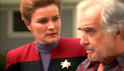 How Bill Clinton Helped Shape Star Trek: Voyager Season 1 - SlashFilm