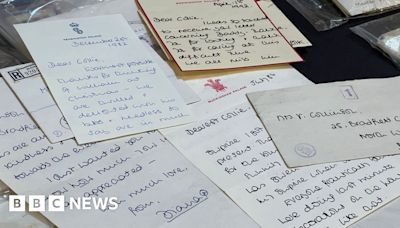 'Intimate' Princess Diana letters go under hammer