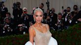 Kim Kardashian nega ter causado 'danos irreversíveis' a vestido de Marilyn Monroe