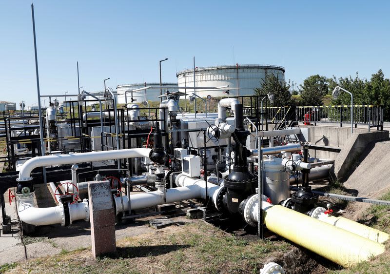 Slovakia, Hungary say Ukraine has halted Lukoil's Russian oil transit