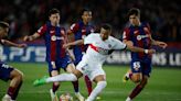 Mbappé remata a un Barça con diez