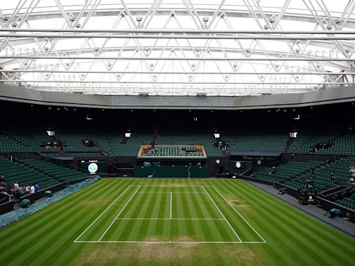 On this day in 2009 – New Wimbledon roof closed during match for first time