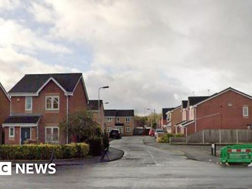 St Helens: Man shot in leg in 'targeted' attack